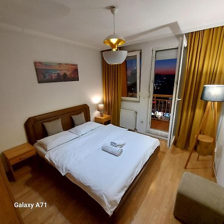 פרישטינה Gorgeous Apartment With City View In The City Center מראה חיצוני תמונה