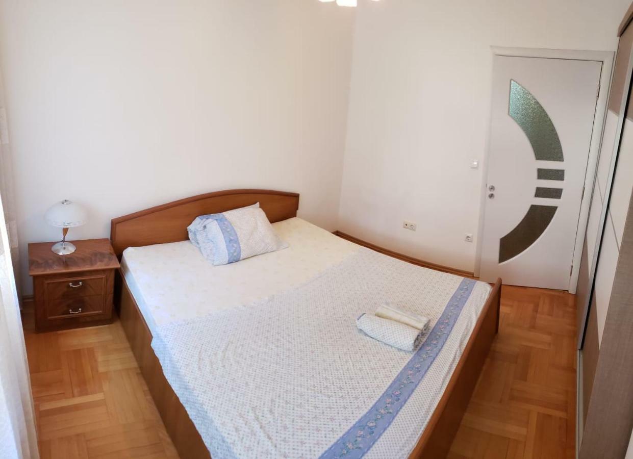 פרישטינה Gorgeous Apartment With City View In The City Center מראה חיצוני תמונה