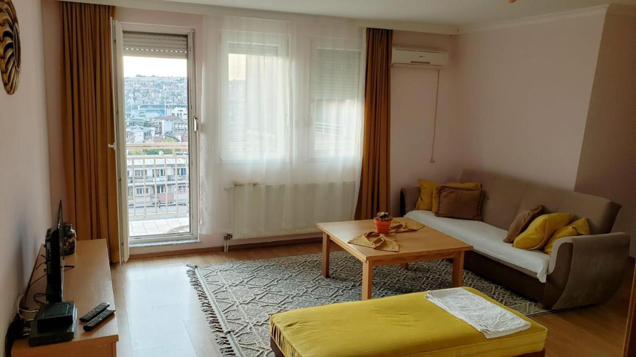 פרישטינה Gorgeous Apartment With City View In The City Center מראה חיצוני תמונה