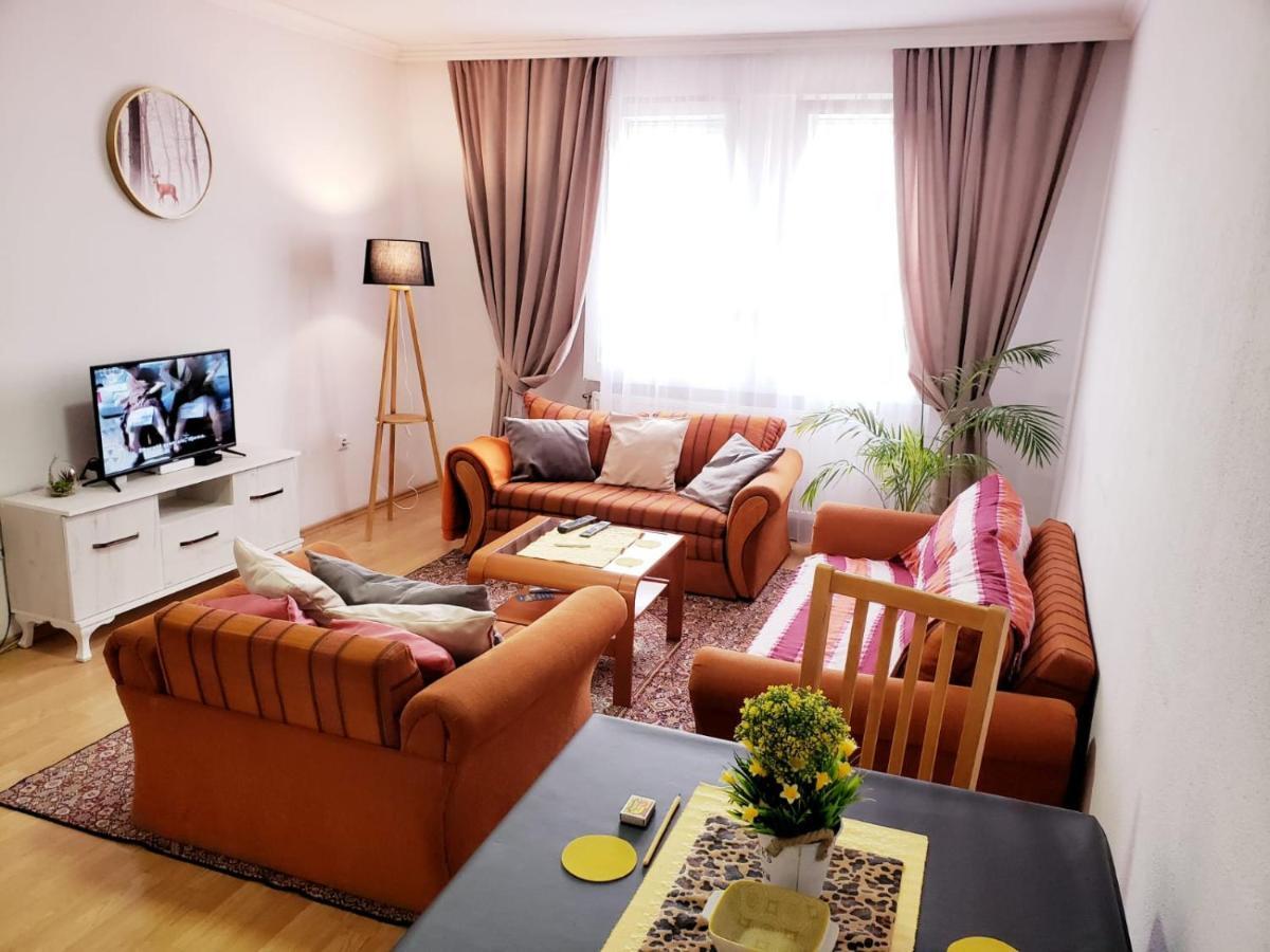 פרישטינה Gorgeous Apartment With City View In The City Center מראה חיצוני תמונה